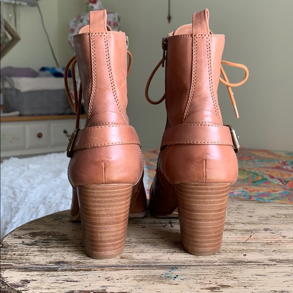 NWOB Bella vita Boots - Picture 3 of 12